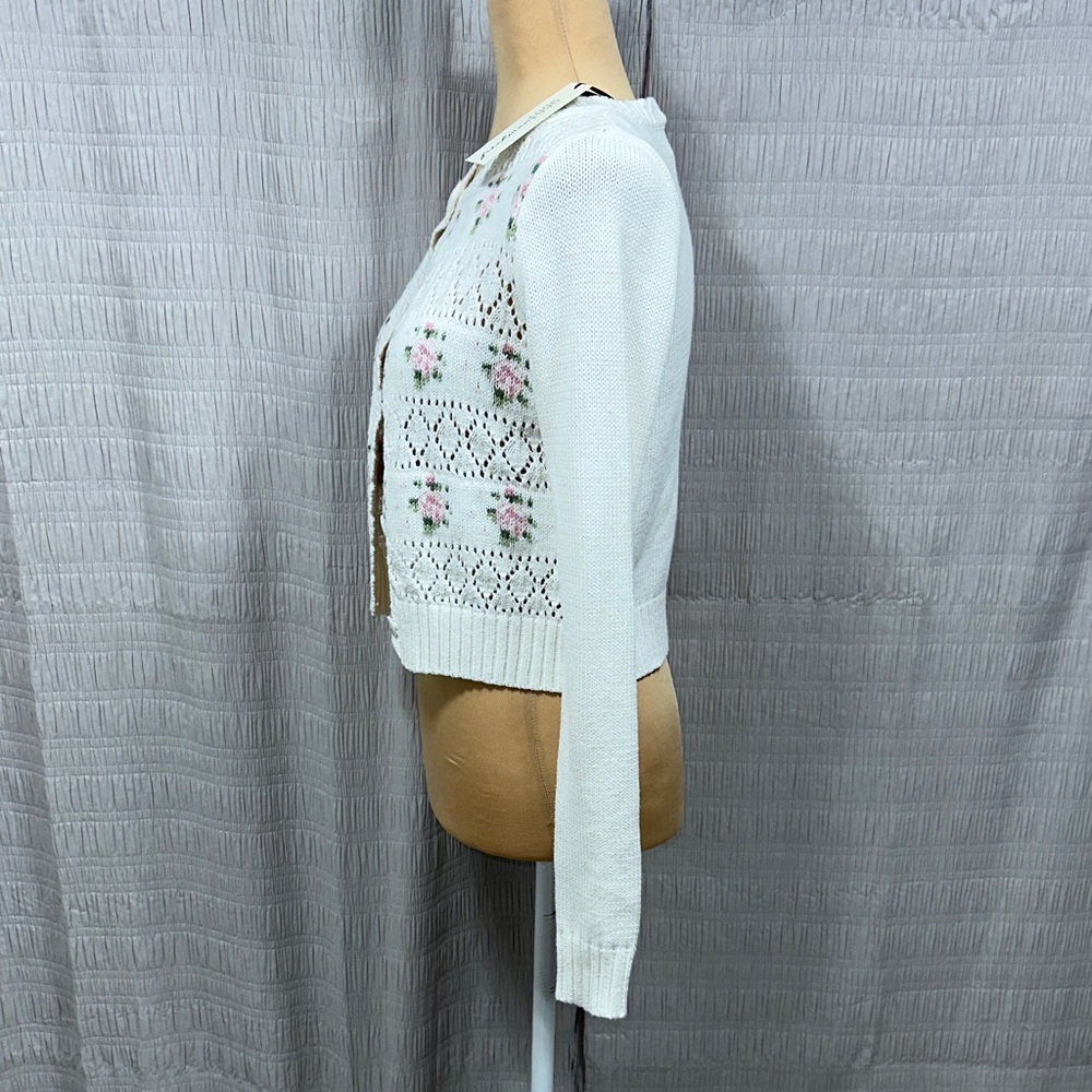 Freshman White Cropped Cardigan with Pink Floral Embroidery - Picture 4 of 9
